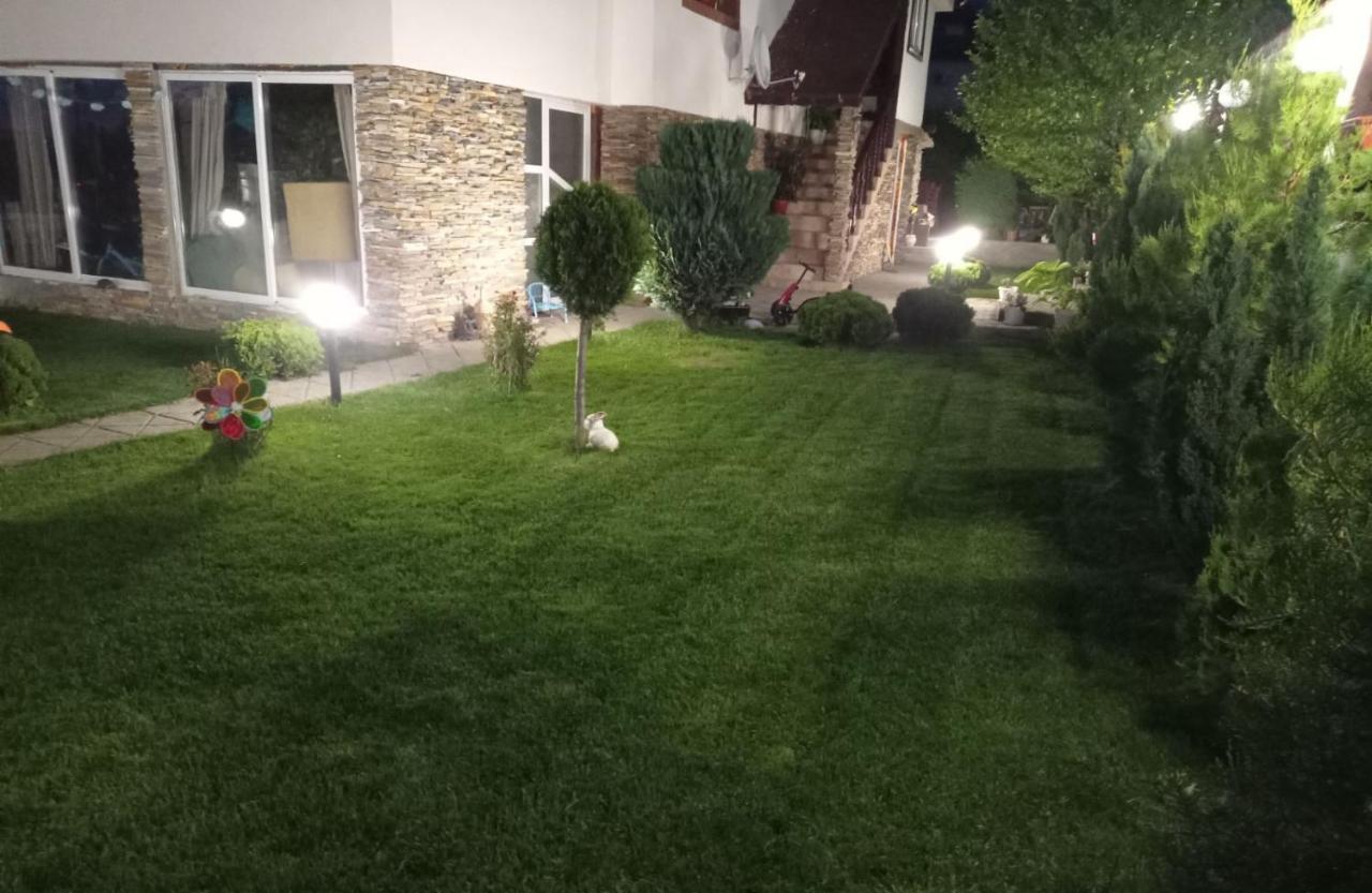 Семейна Къща Лазарови Saparewa Banja Exterior foto