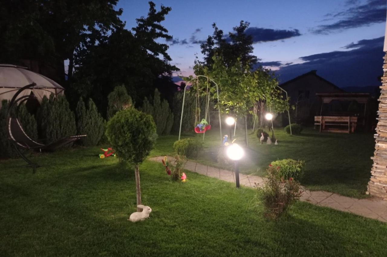 Семейна Къща Лазарови Saparewa Banja Exterior foto