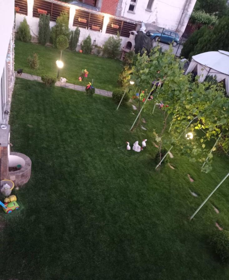 Семейна Къща Лазарови Saparewa Banja Exterior foto