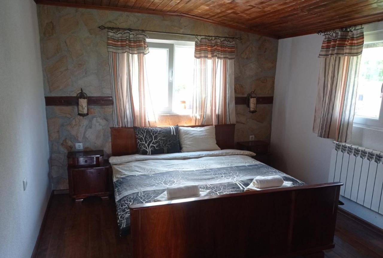 Семейна Къща Лазарови Saparewa Banja Exterior foto