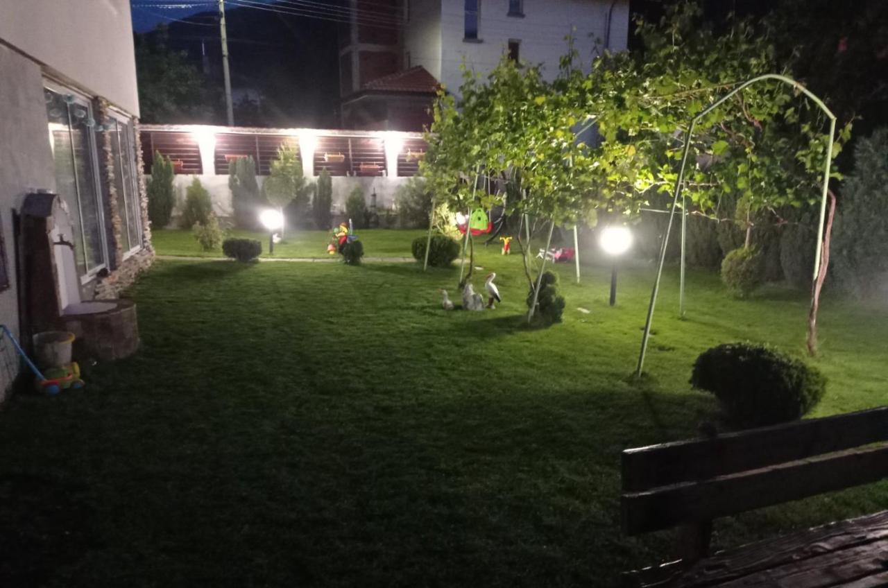 Семейна Къща Лазарови Saparewa Banja Exterior foto