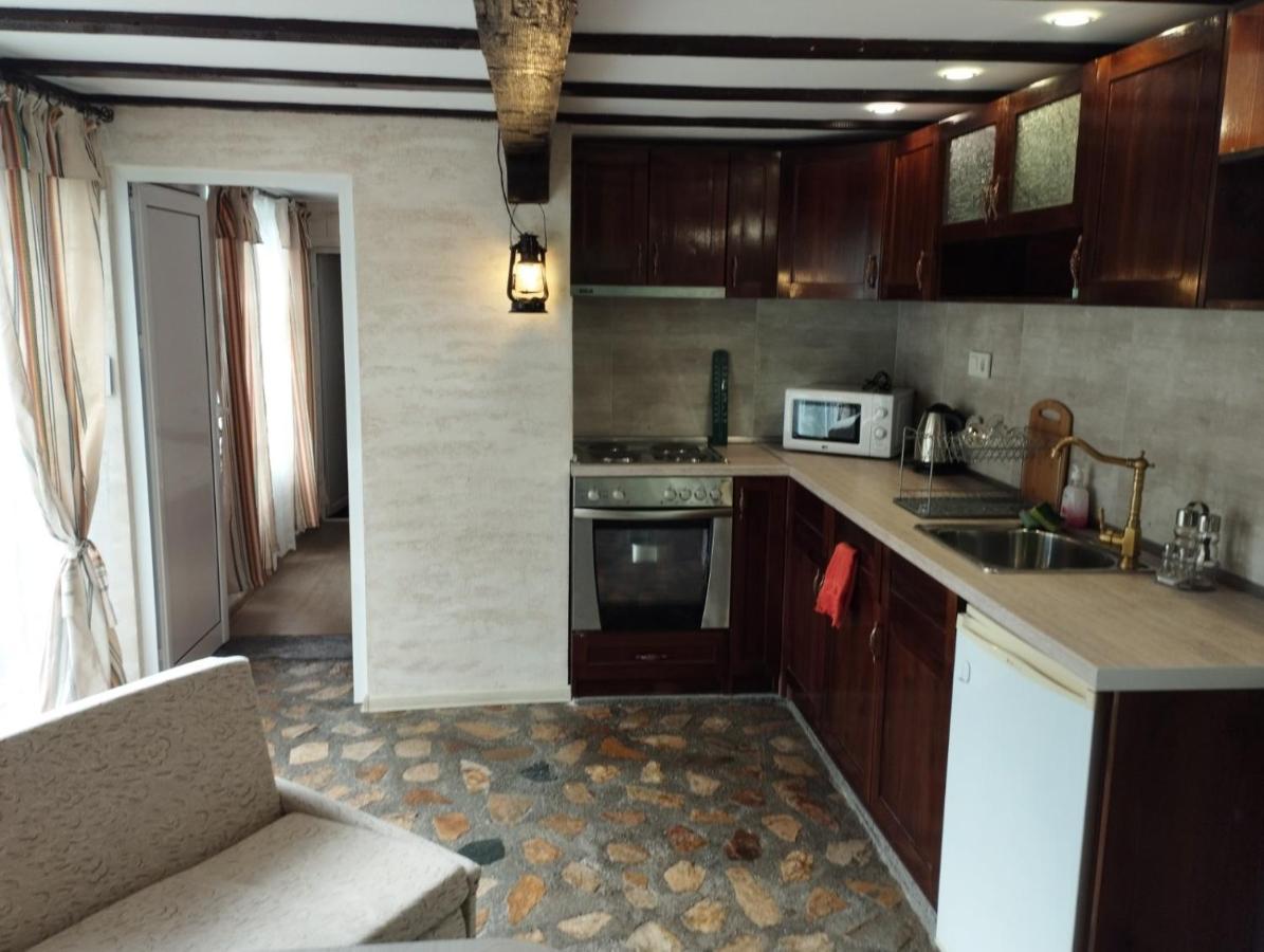 Семейна Къща Лазарови Saparewa Banja Exterior foto